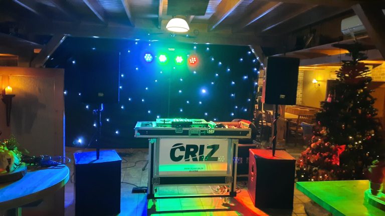 Dj Booth en speakerset inclusief verlichting